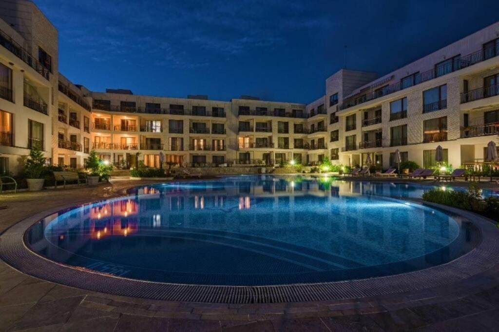 Serene King Bed Condo, MDR - 4