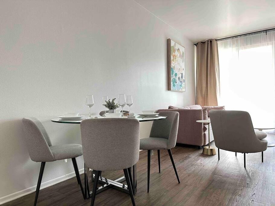 Serene King Bed Condo, MDR - 5