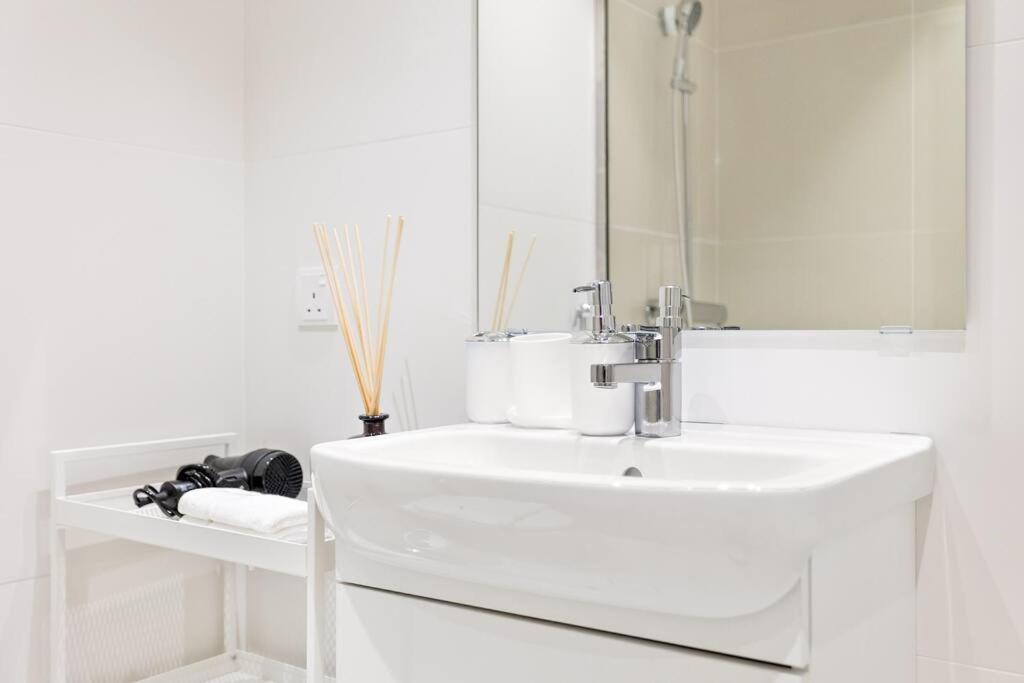 Tranquil Dubai Marina Studio by JBR Beach, Marina Mall, Metro - 3