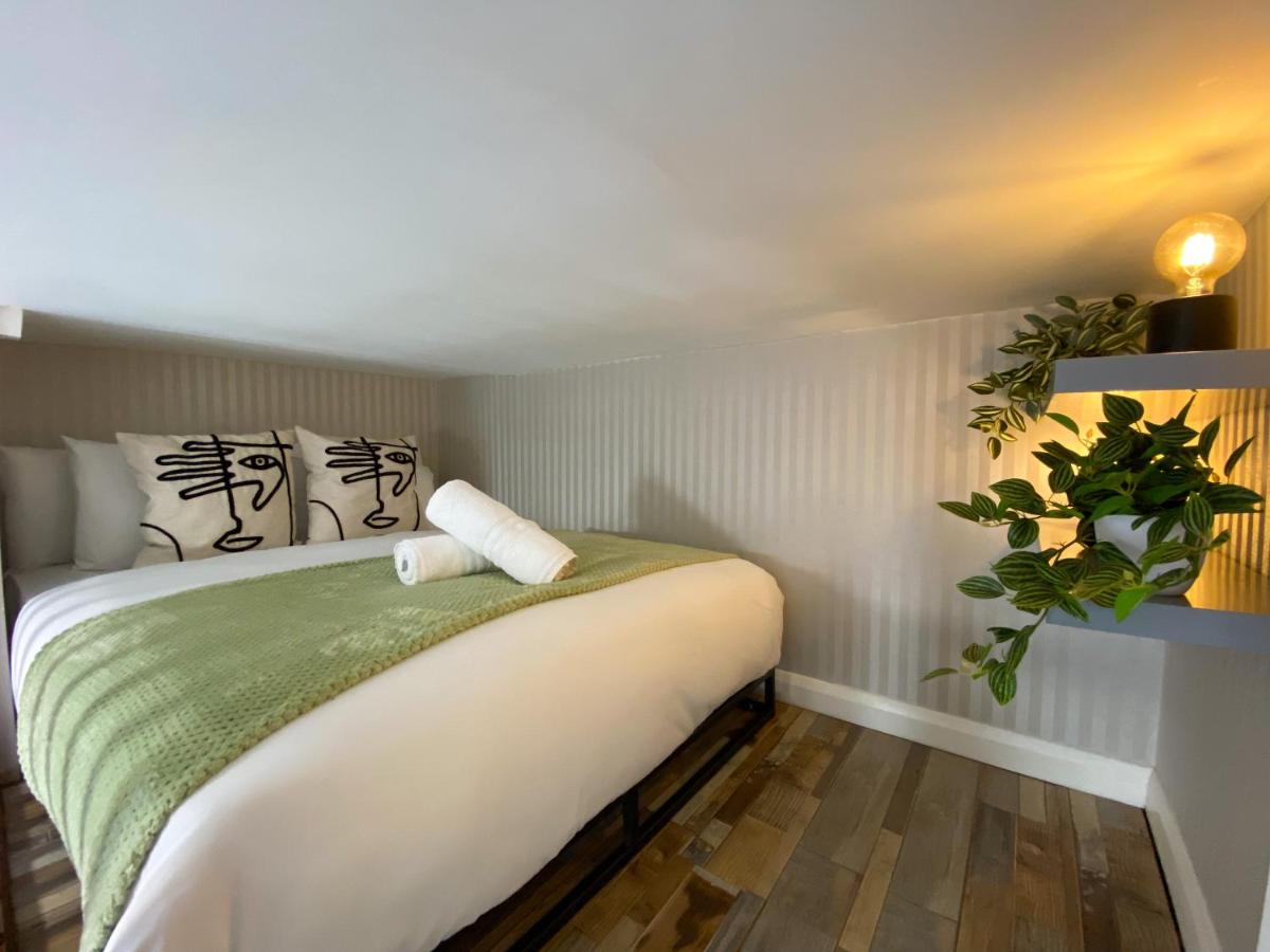 Modern studios Malvern Road