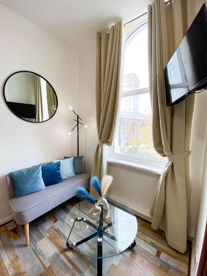 Modern studios Malvern Road - 3