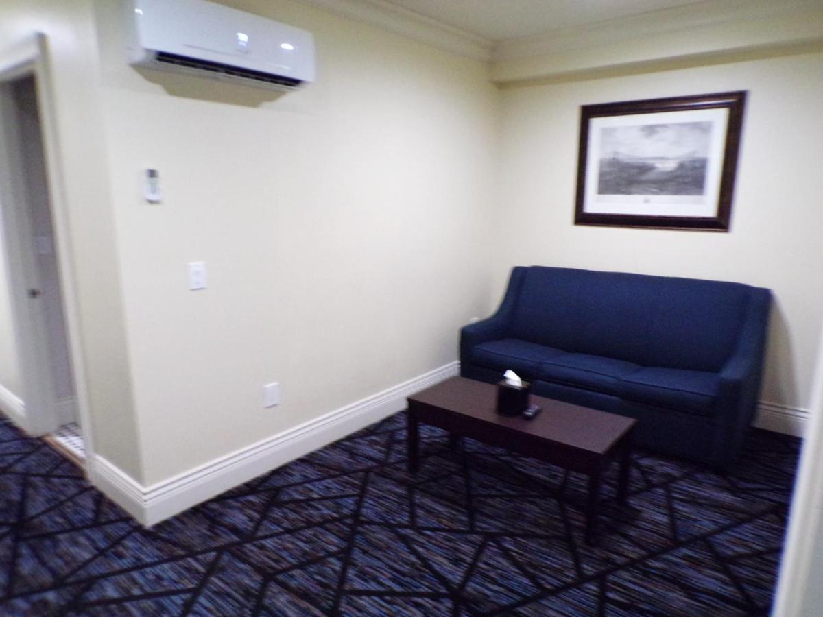 Niagara Crossing Hotel and Spa — photo 9