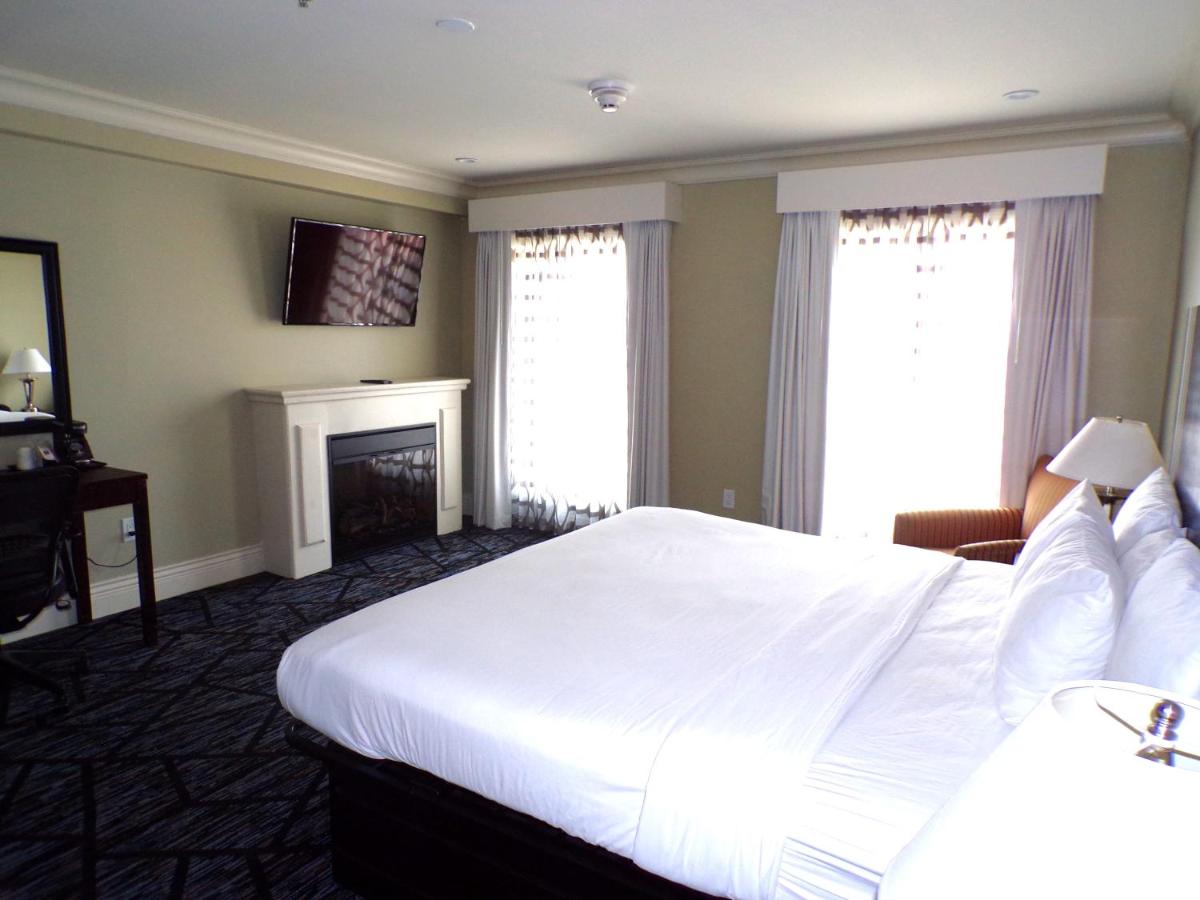 Niagara Crossing Hotel and Spa — photo 10