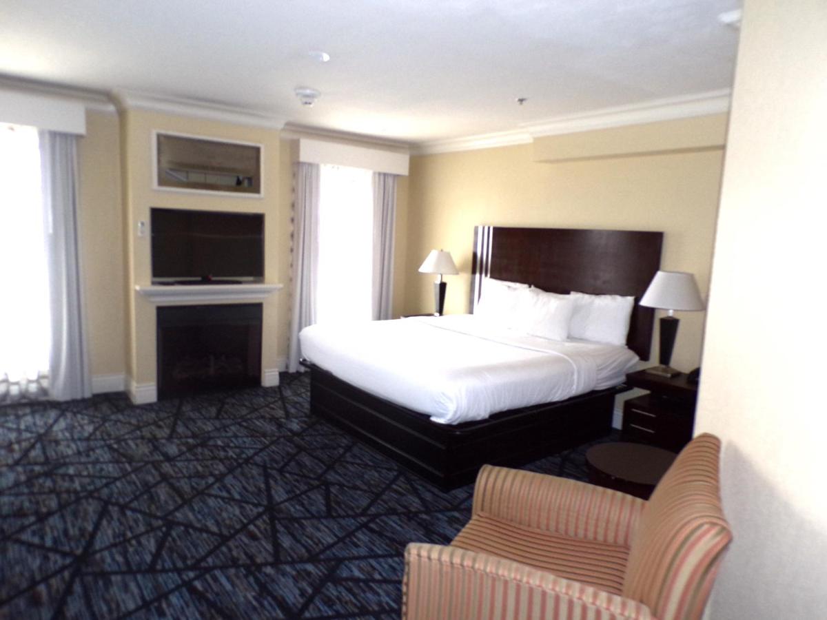 Niagara Crossing Hotel and Spa — photo 18