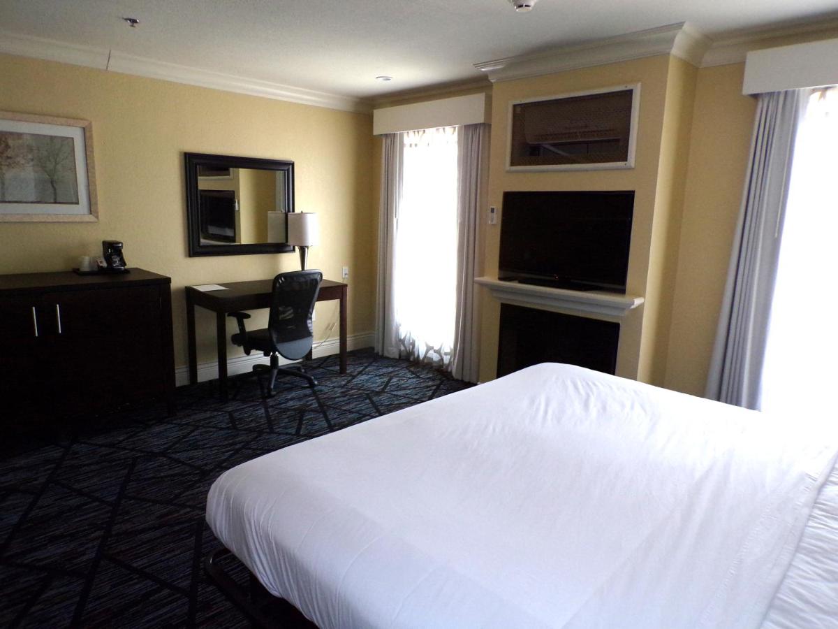 Niagara Crossing Hotel and Spa — photo 23