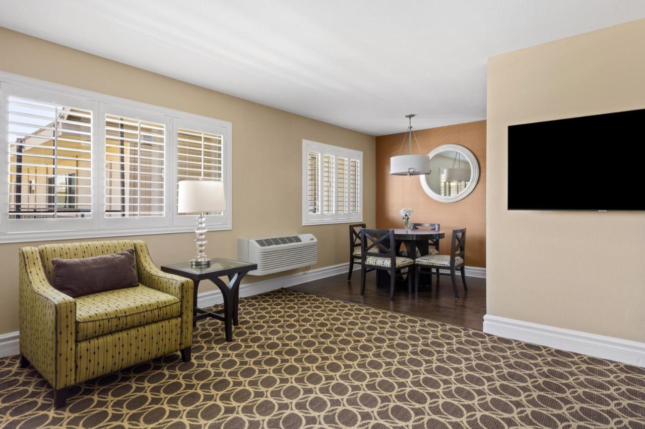 Marin Suites Hotel — photo 3