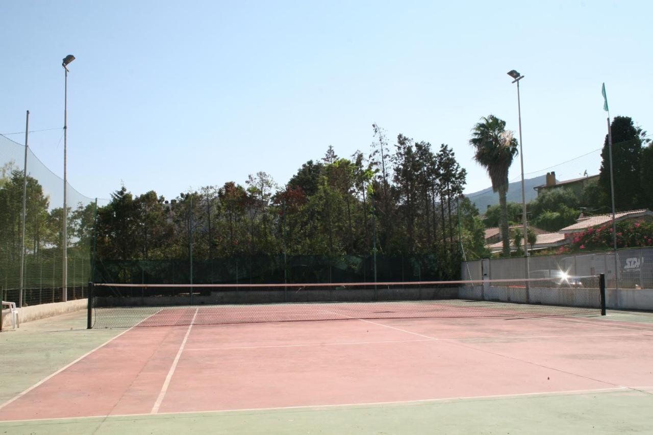 Tennis court: Villa Rosanna