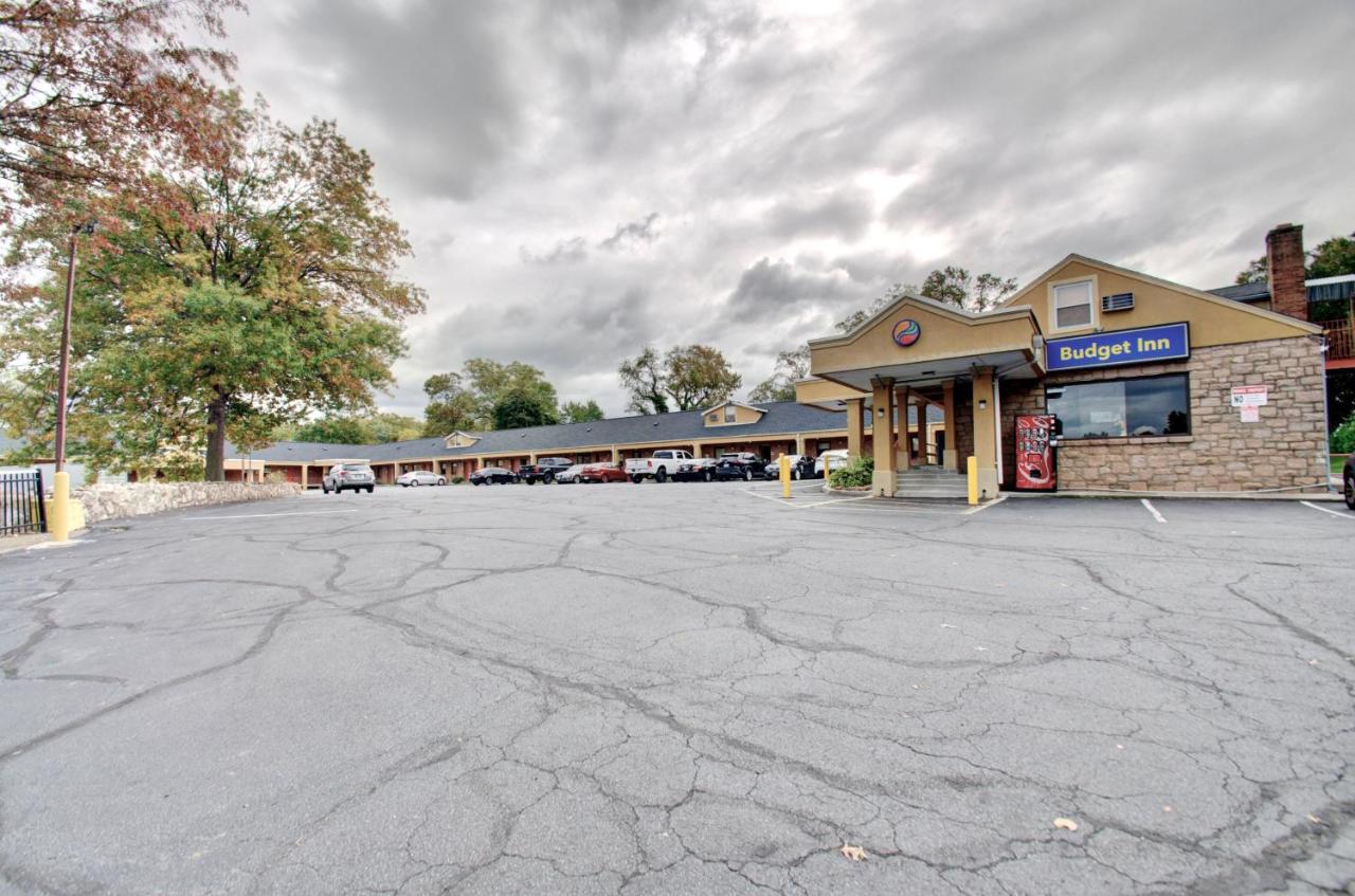 Budget Inn — photo 17