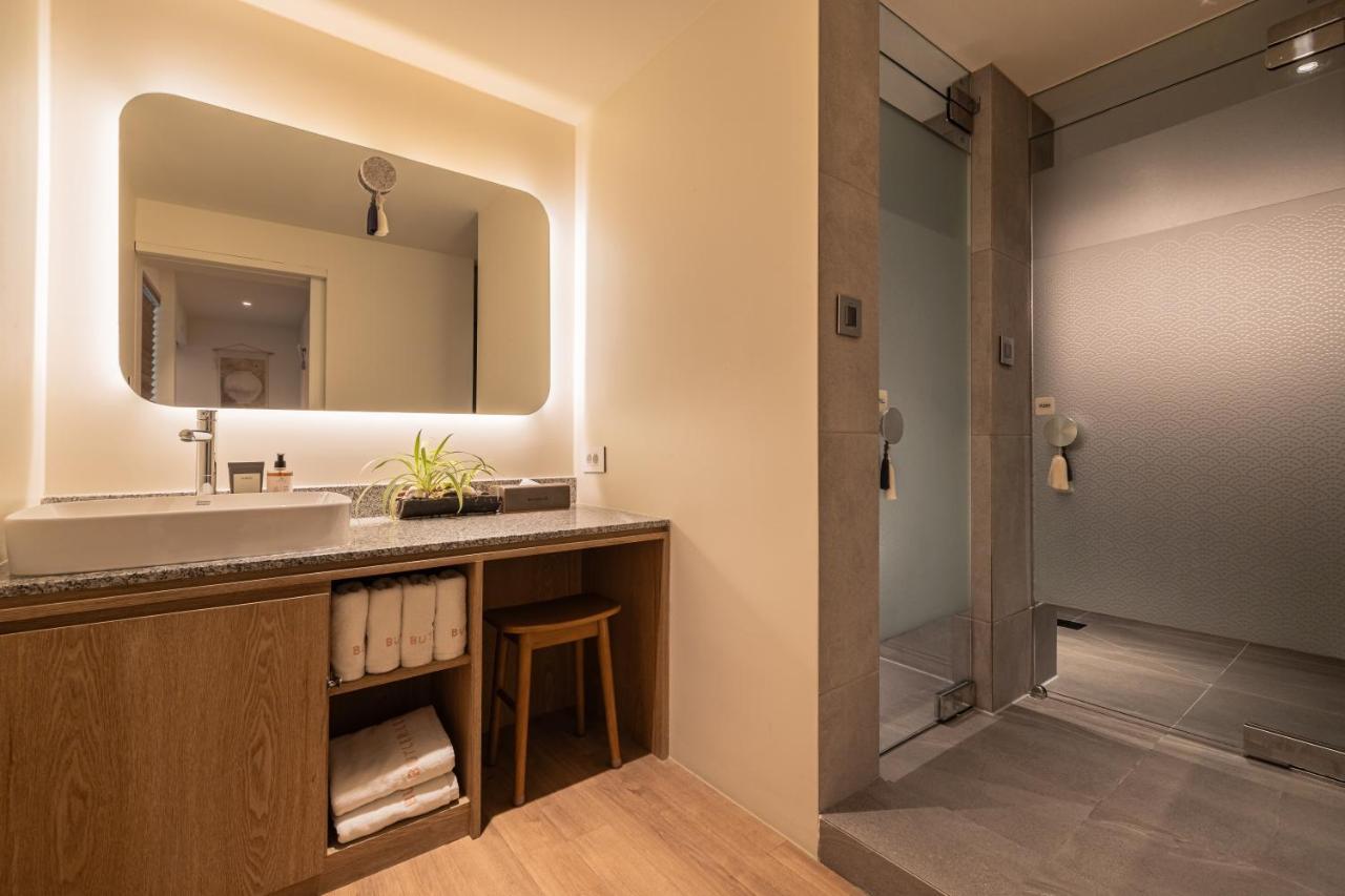 Luxury Hanok Alley Haven - 3