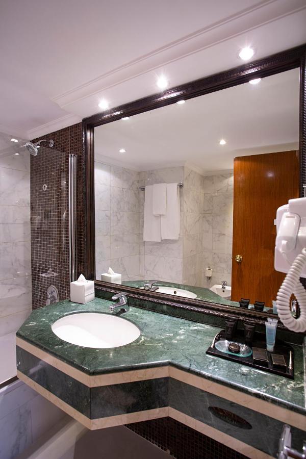 Carlton Tower Hotel photo