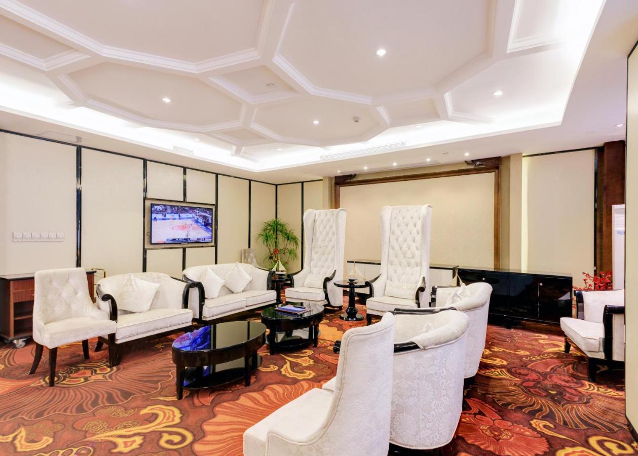 Ocean Hotel Guangzhou-TaoJin Metro Station photo