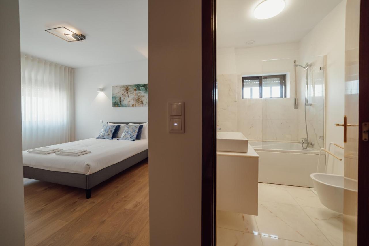 City Center Grand Apartment With Seaview Terrace by Vacationy - 3