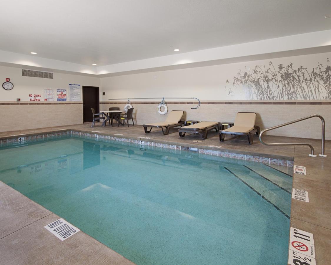 Heated swimming pool: Sleep Inn & Suites Carlsbad Caverns Area