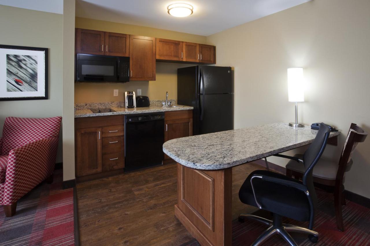 Gateway Park Hotel and Suites - Sioux Falls -Tea — photo 15