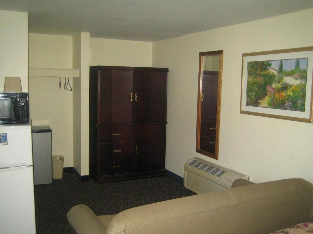 Budget Inn — photo 9