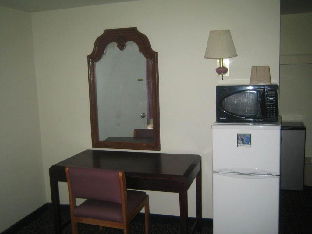 Budget Inn — photo 11