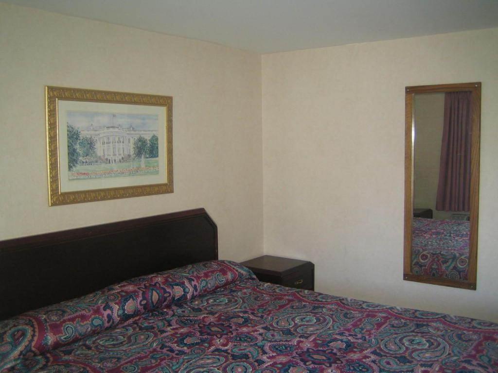 Budget Inn — photo 7