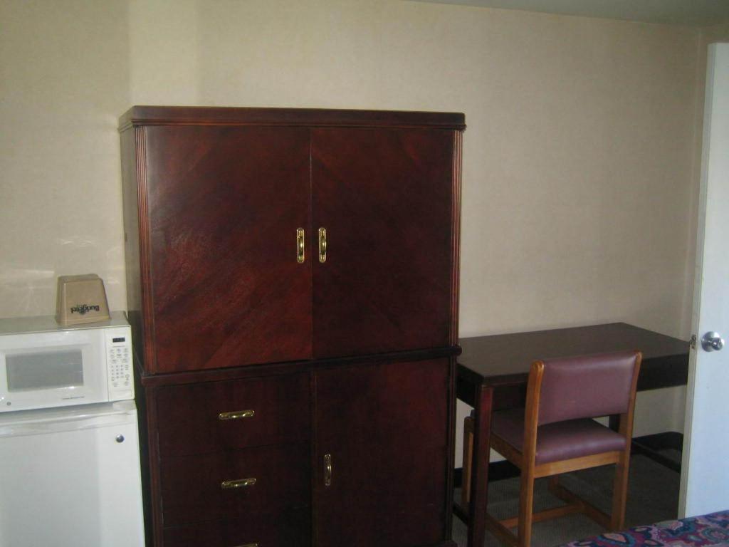 Budget Inn — photo 16