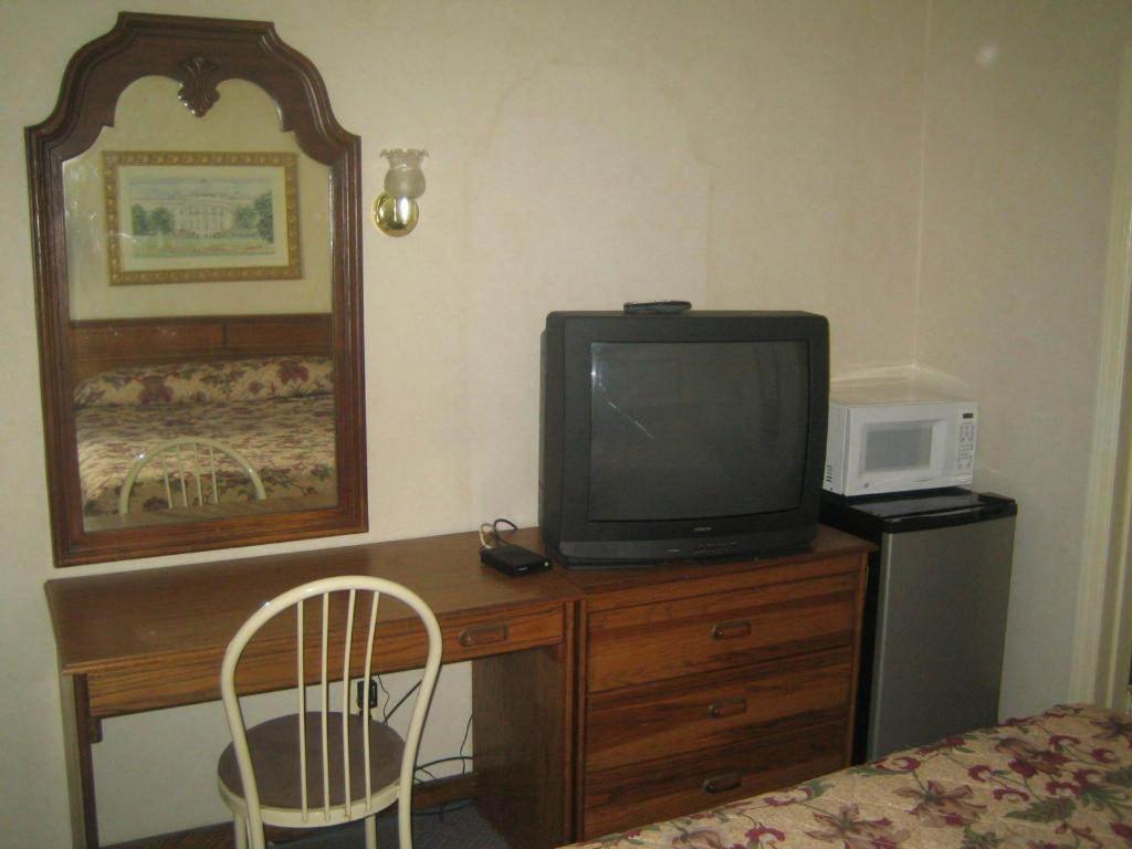 Budget Inn — photo 5