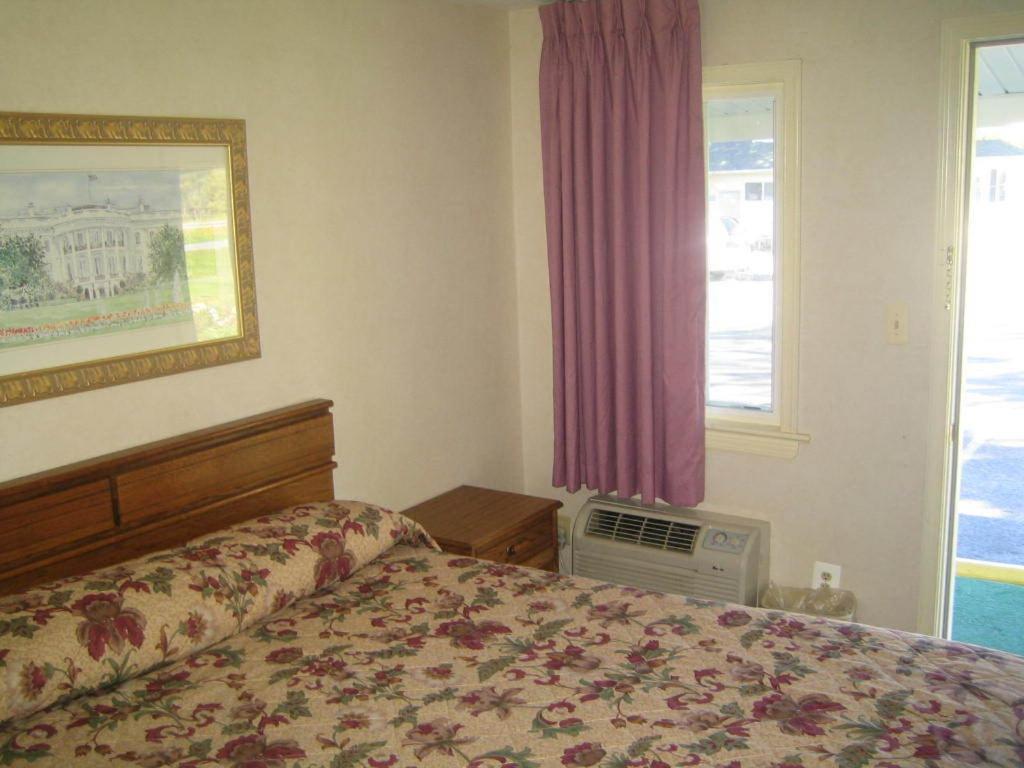Budget Inn — photo 18