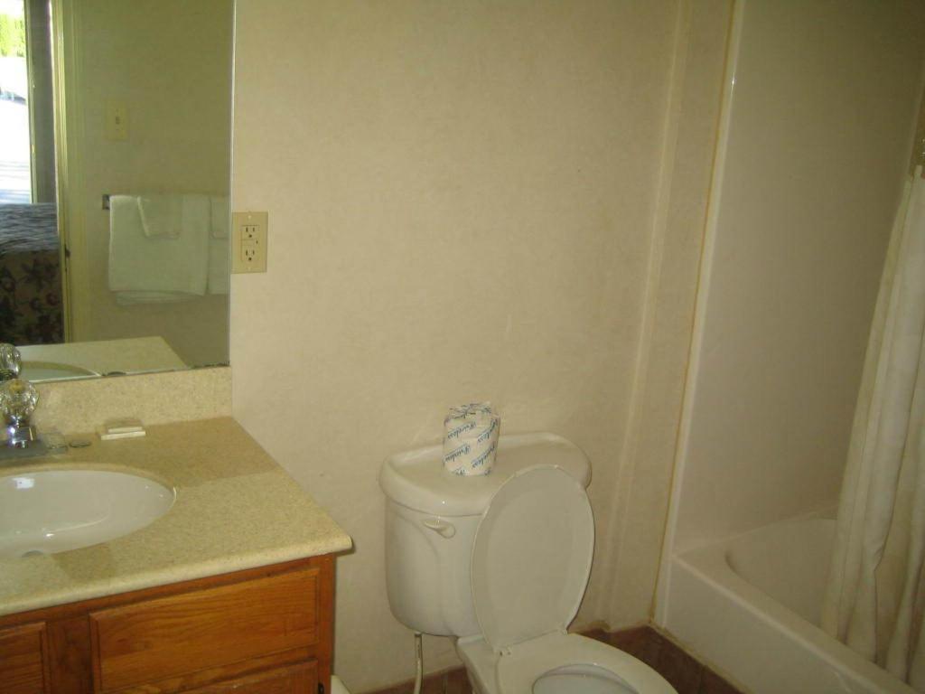 Budget Inn — photo 19