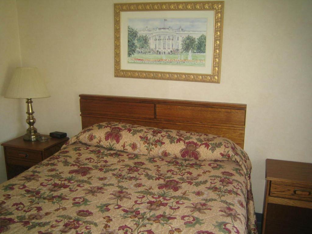Budget Inn — photo 22