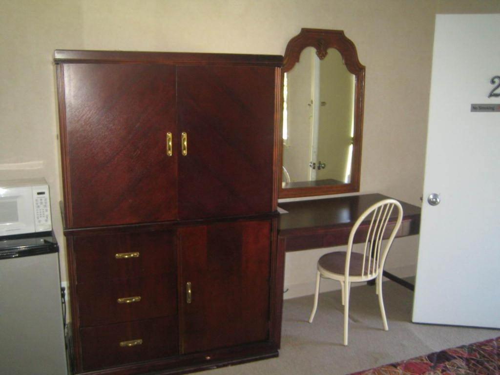 Budget Inn — photo 4