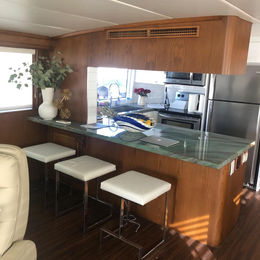 Luxury Afloat Yacht Paradise 3 bedrooms 3bath 5 beds with full Marina view - 4