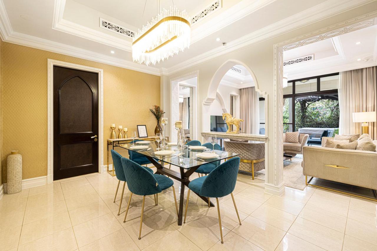 Luxurious Unique 2 Bed with Private Jacuzzi & Garden - Connected to Souk Al Bahar - Dubai Mall - 5