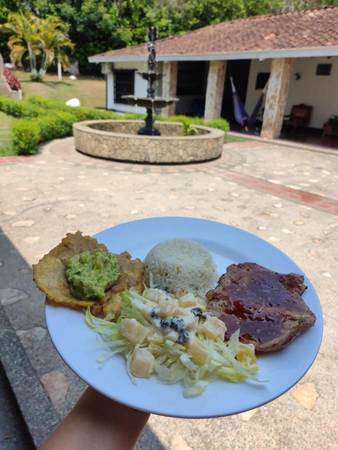 Hotel Familia Casa Blanca photo