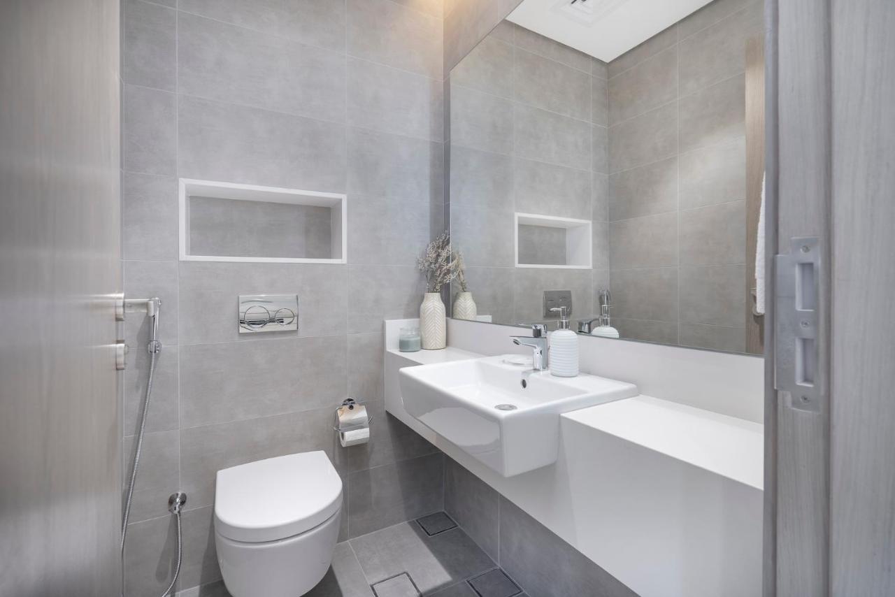 Crystal water lagoon living in District One - 3