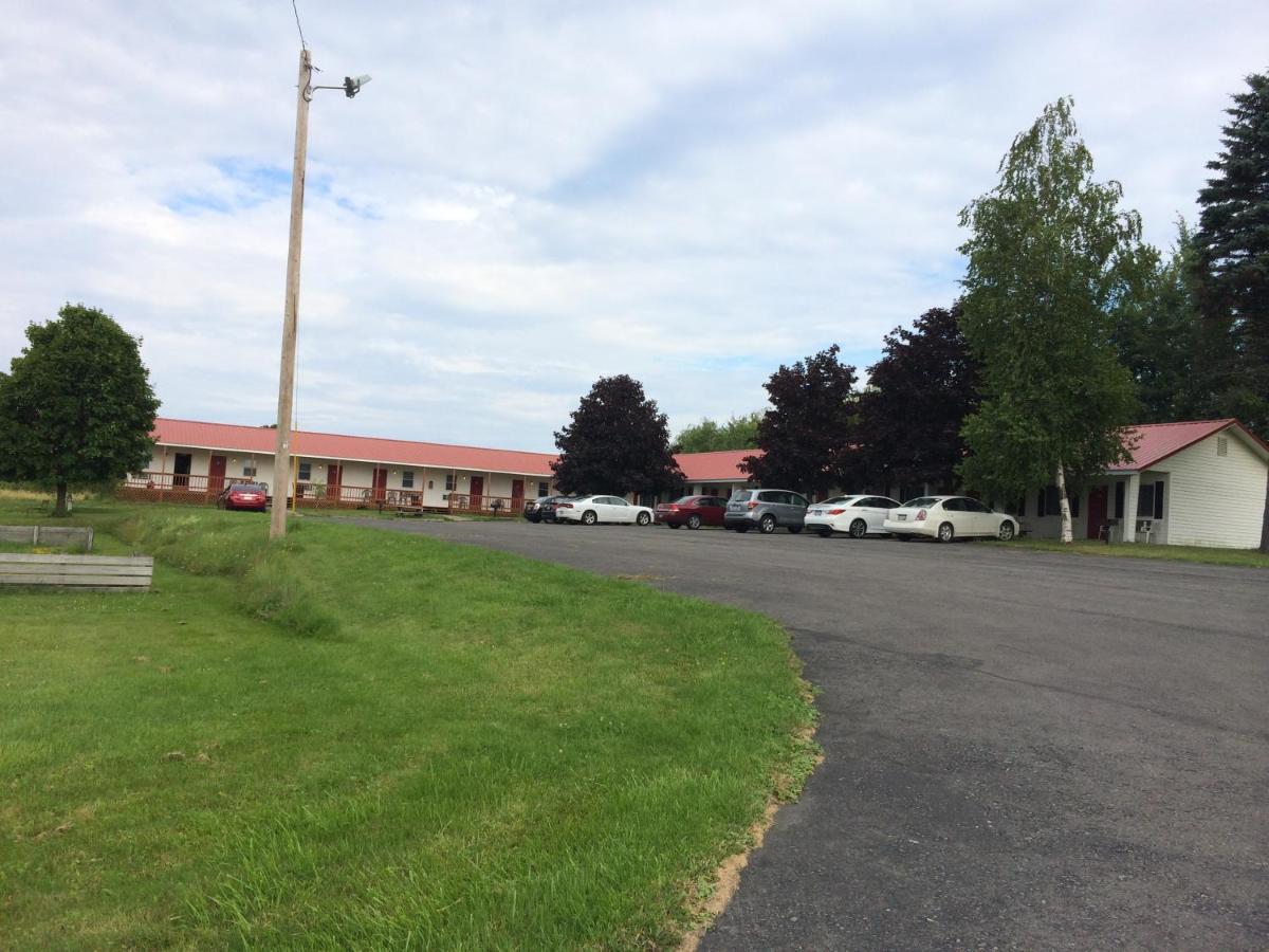 The Scheppard’s Hook Motel — photo 11