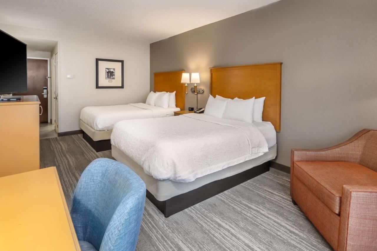 Hampton Inn & Suites Nashville-Vanderbilt-Elliston Place - 2