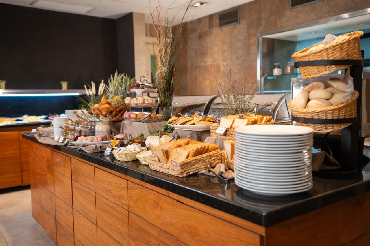 Hilton Garden Inn Santiago Airport photo