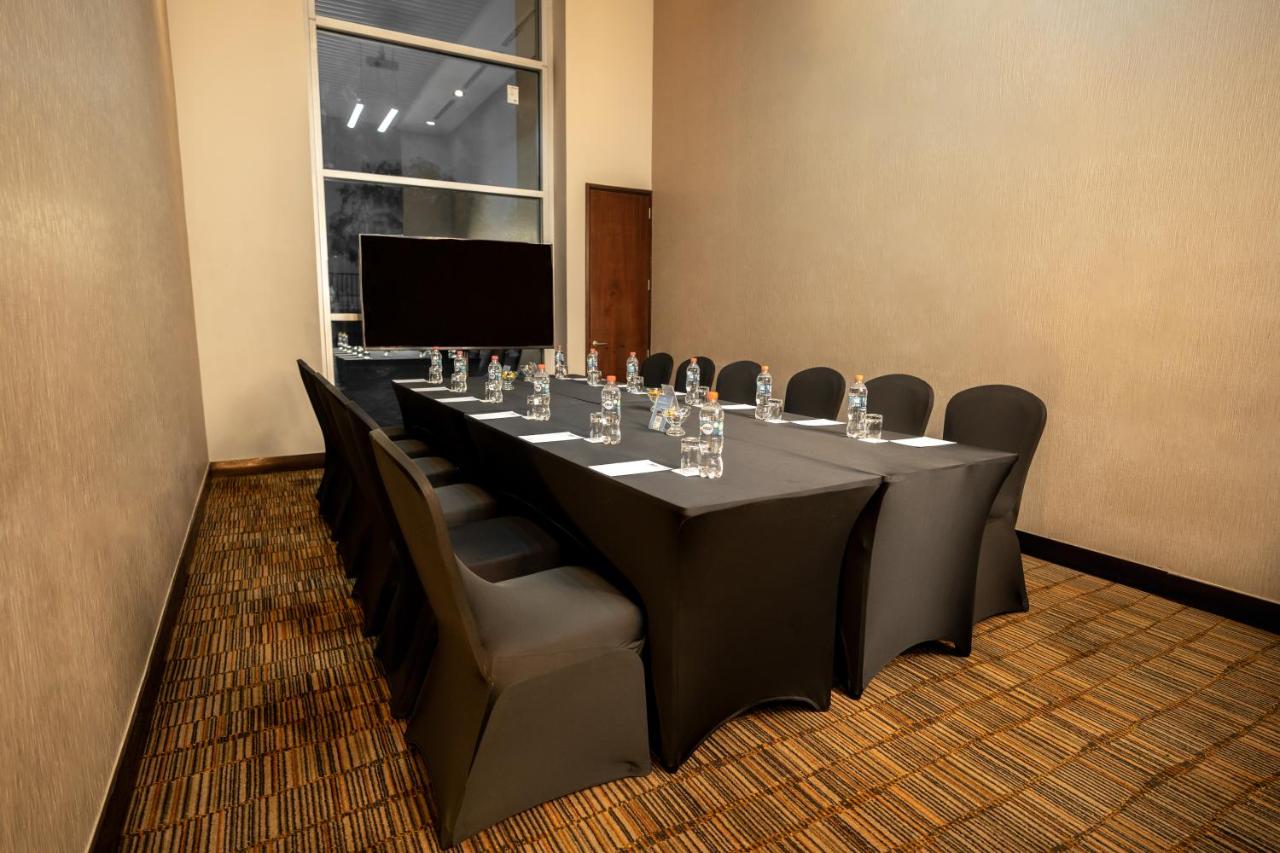 Hilton Garden Inn Santiago Airport photo