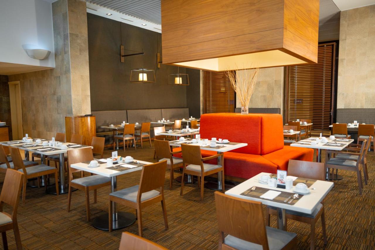 Hilton Garden Inn Santiago Airport photo