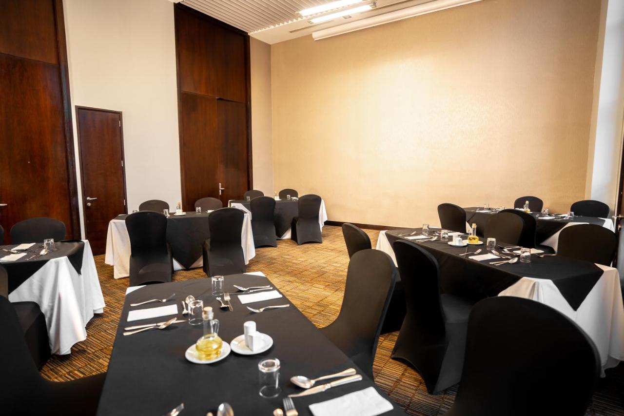 Hilton Garden Inn Santiago Airport photo