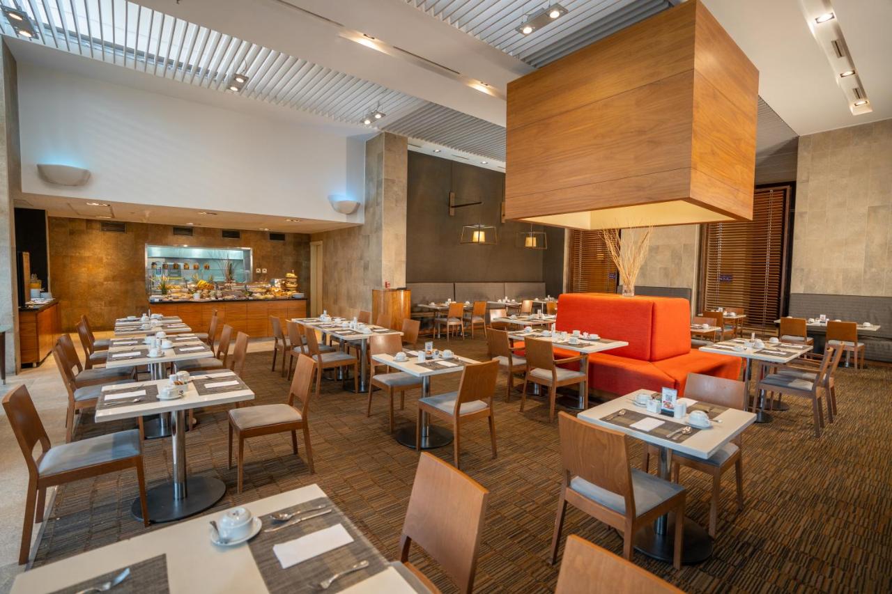 Hilton Garden Inn Santiago Airport photo