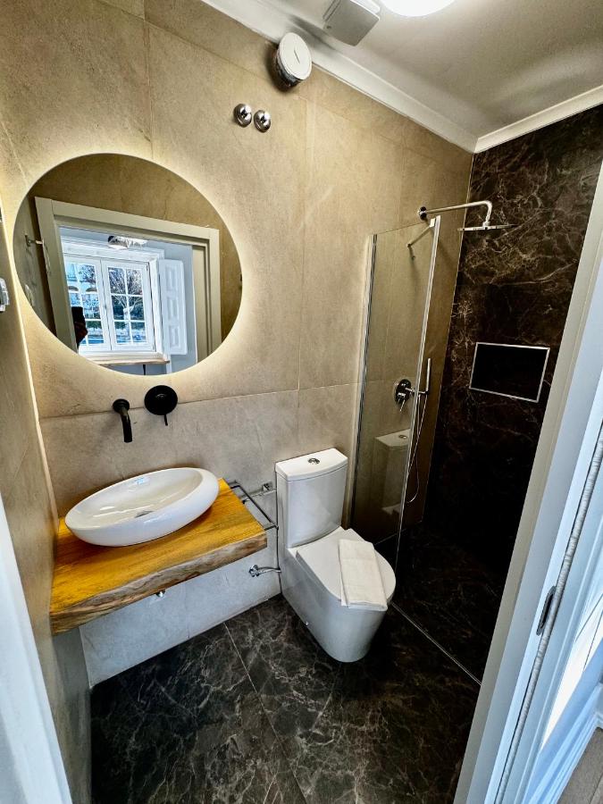 Relax and Explore Lisbon Suites and Rooms - 4