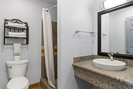 Coliseum Way Inn — photo 2