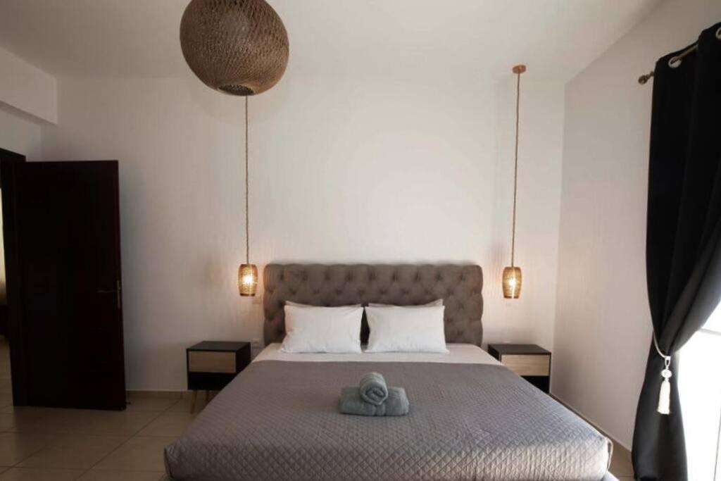 Selenophile Villa with heated pool - 2