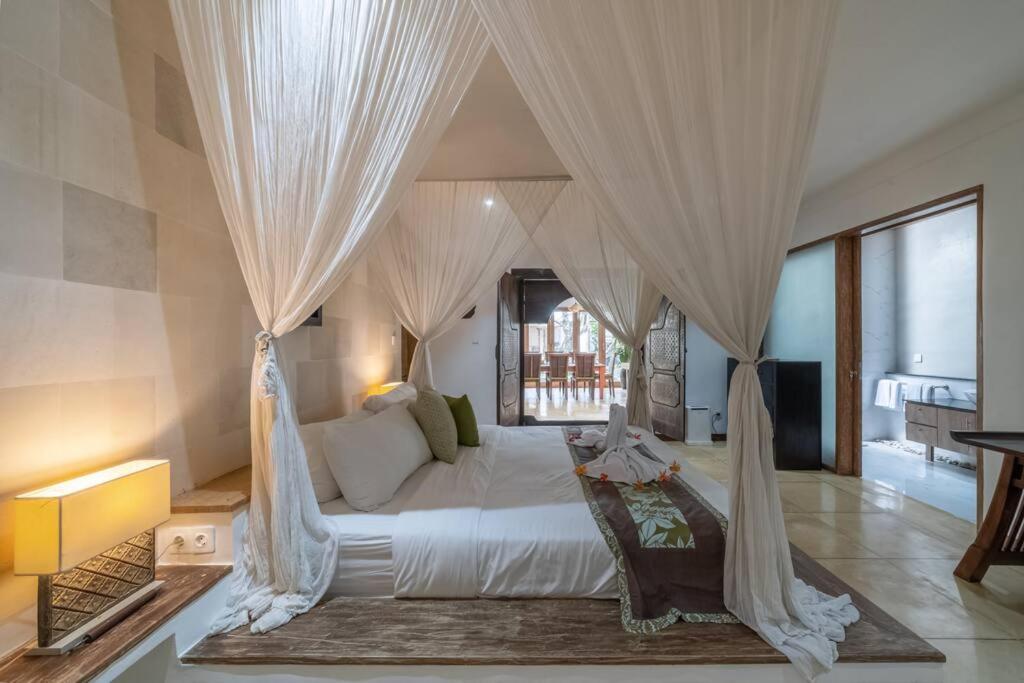 Balinese Luxury Amisha Villa: 4BR in Seminyak - 2