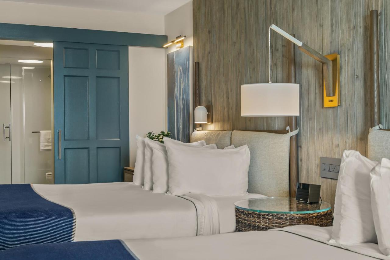 Newport Harbor Island Resort — photo 10