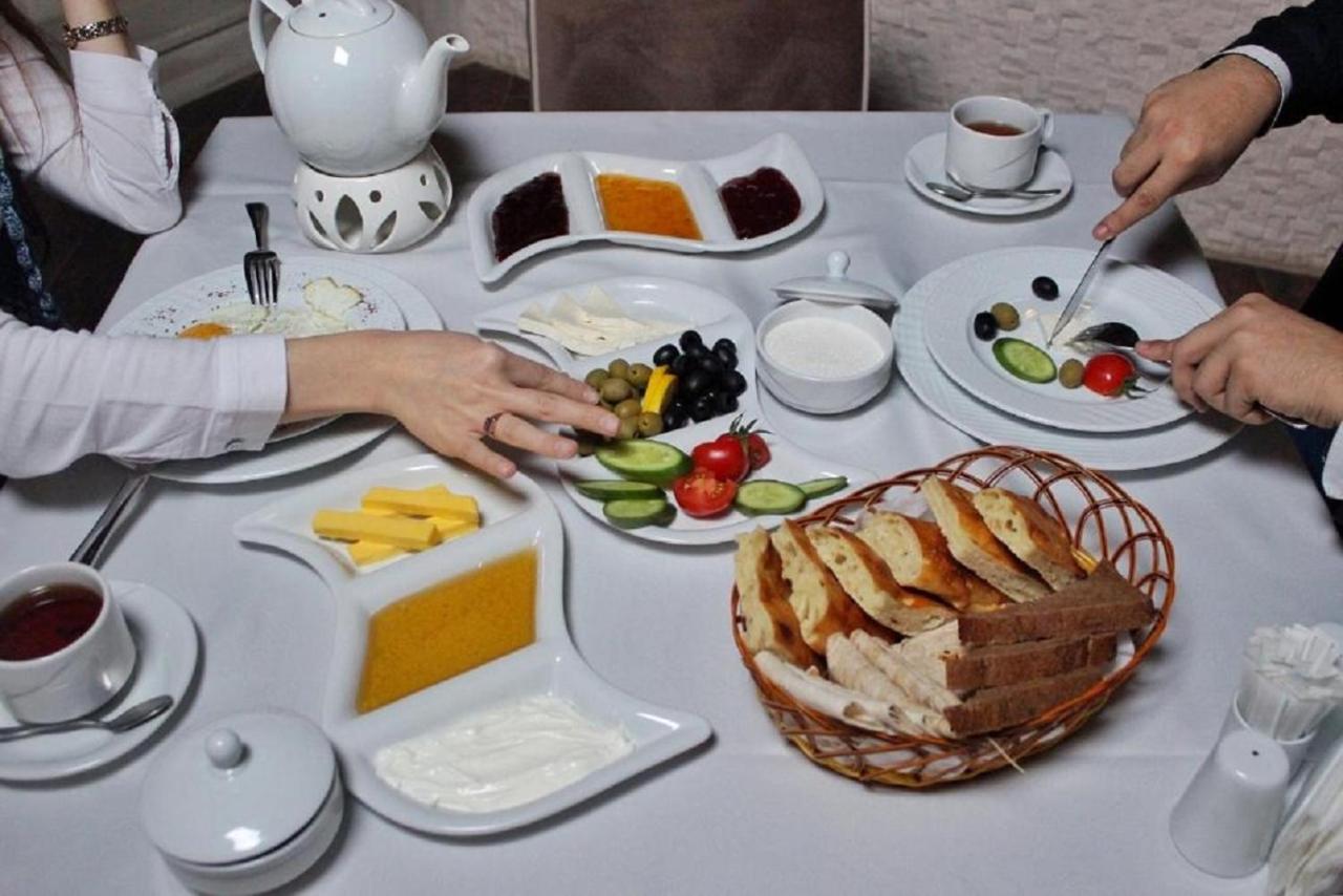 Manor Luxury Hotel Baku photo