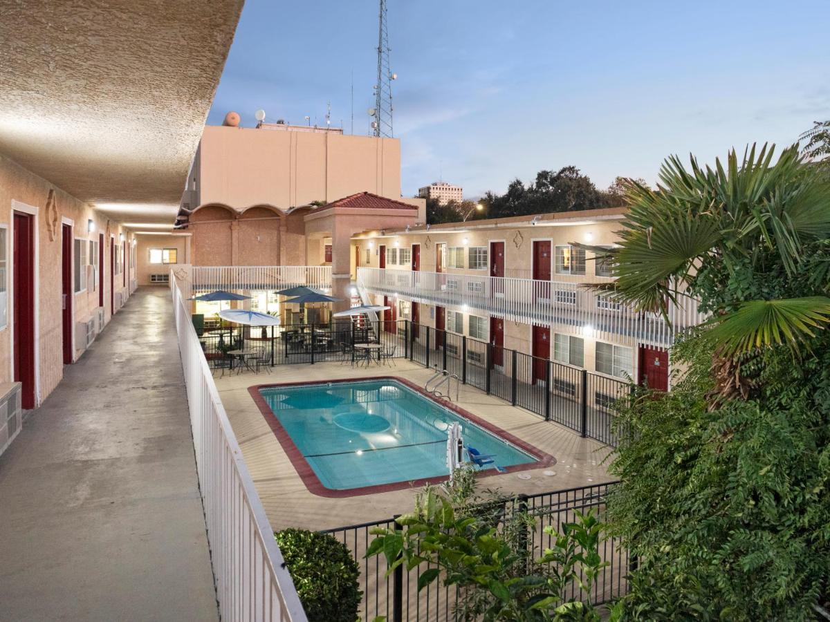 Dream Inn Fresno — photo 15