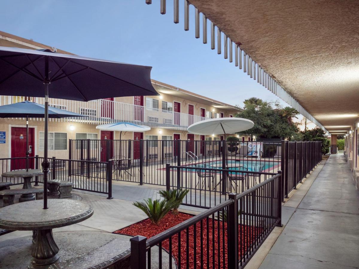 Dream Inn Fresno — photo 10