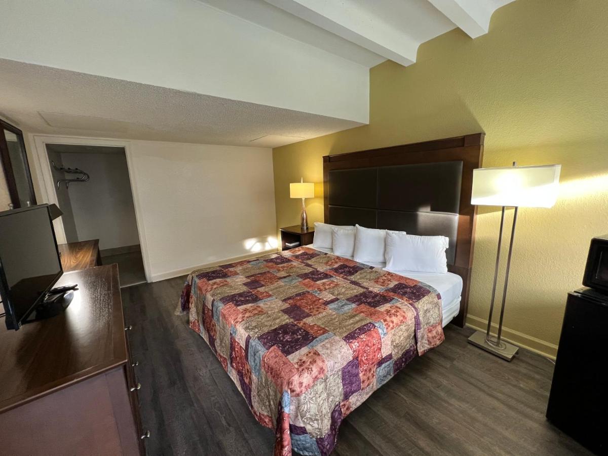 James River Inn & Suites — photo 16