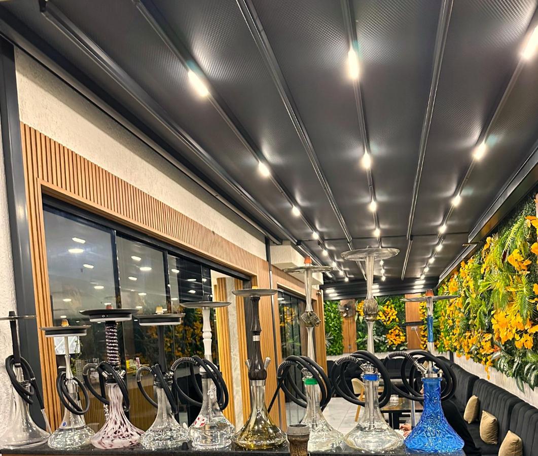 Mays Royal Hotel - 4