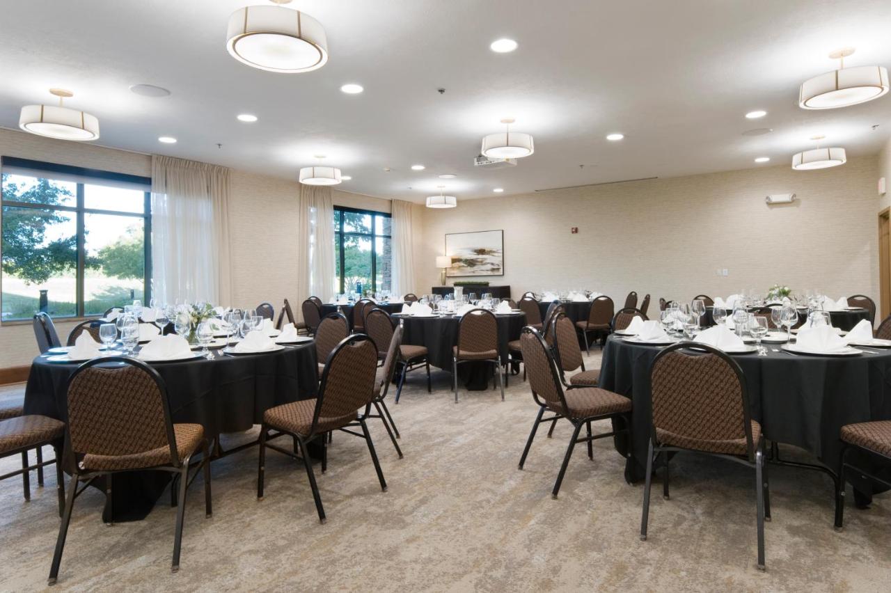 ClubHouse Hotel Sioux Falls — photo 23