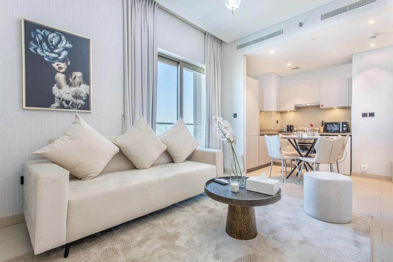 STAY BY LATINEM Luxury 1BR Holiday Home CVR B2704 near Burj Khalifa - 5